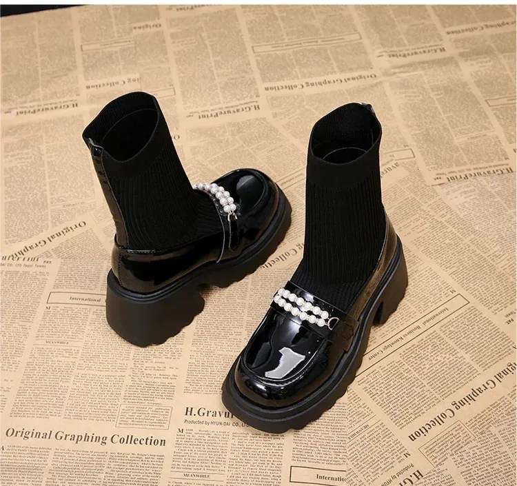 Platåstickade snöstövlar för kvinnor med höga klackar, pärlstövlar i läder, ankelskor 2025, trendiga vinterpumps med strumpor._voghion.com