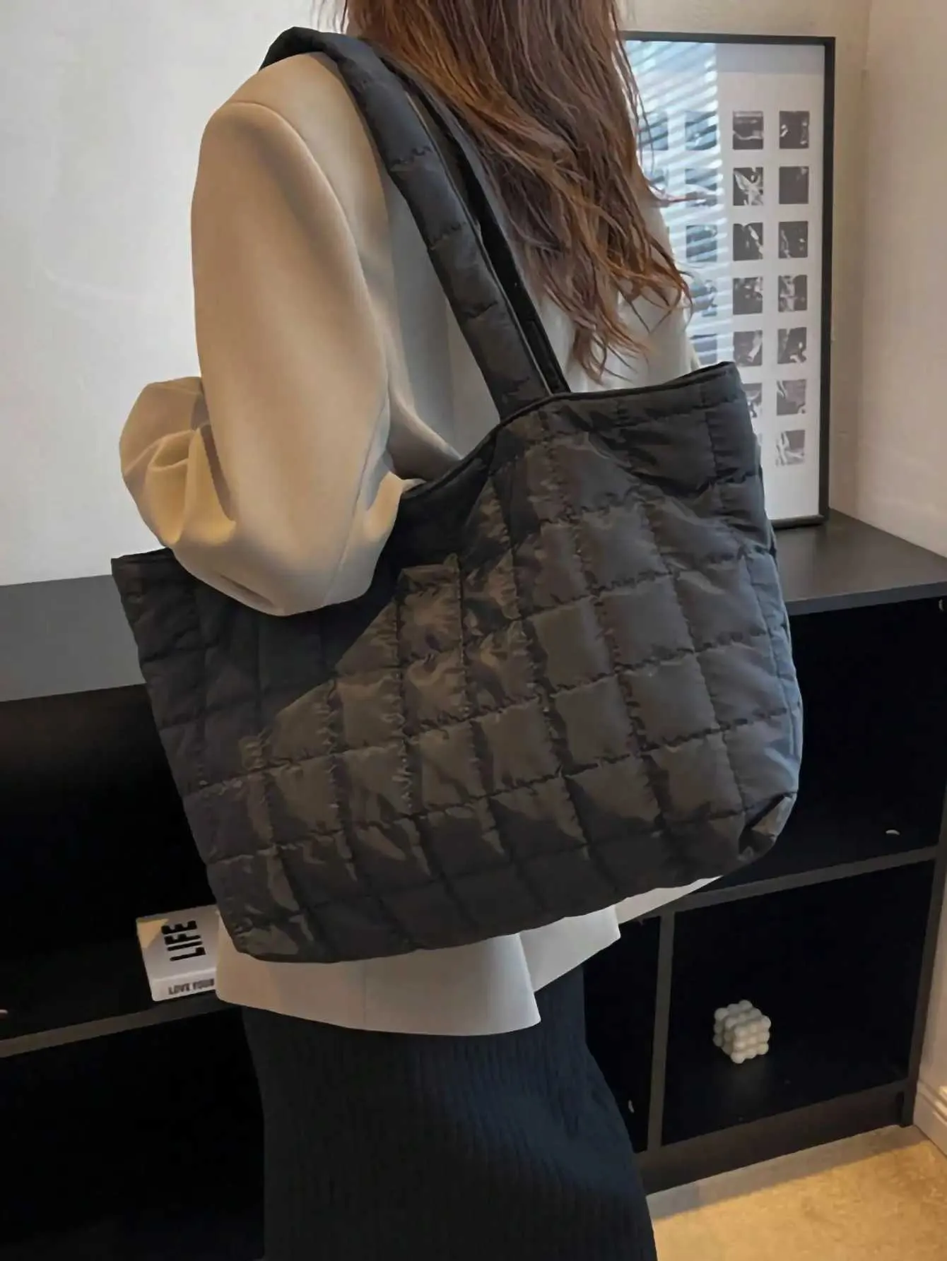 1 piece of minimalist bedding fluffy handbag large capacity cross body fashionable padded shoe bag Y241026_voghion.com