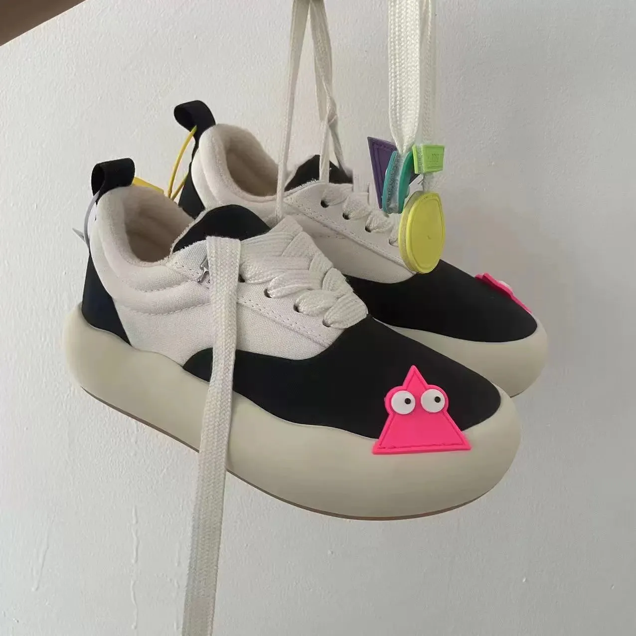 Thick Soled Round Toe Canvas Shoes For Couples Mesh Breathable Comfortable Casual And Versatile Niche Design Sneakers_voghion.com