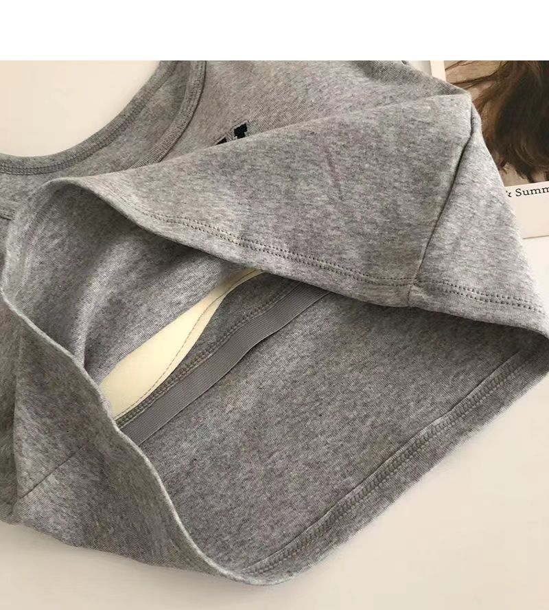 Semplice canotta traspirante in puro cotone con lettere per abbigliamento sportivo all'esterno e all'interno, top corto all-match slim sul retro_voghion.com