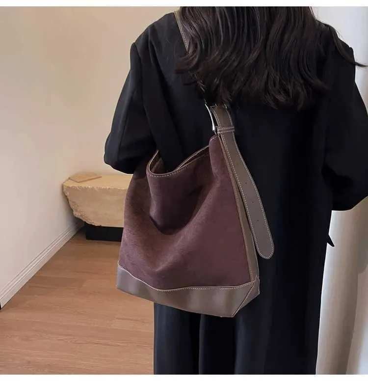 Fortschrittliche, stilvolle Umhängetasche aus Wildleder im Retro-Stil mit großem Fassungsvermögen, Umhängetasche zum Pendeln, ba241216_voghion.com