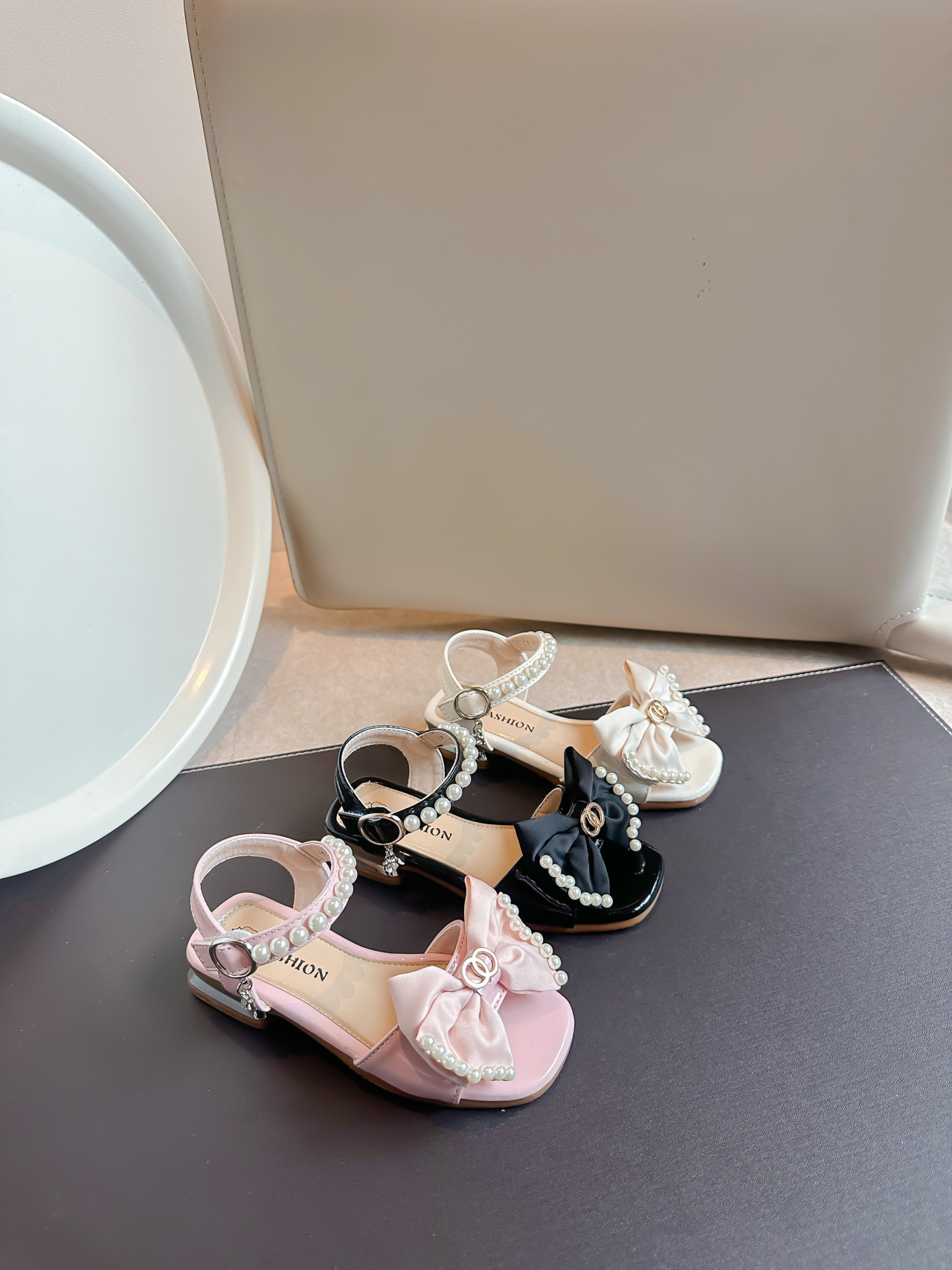 Mädchen Sandalen Sommer 2024 Neue Kinder Bogen Baby High Heel Weiche Sohle Kleine Mädchen Mode Prinzessin Schuhe_voghion.com