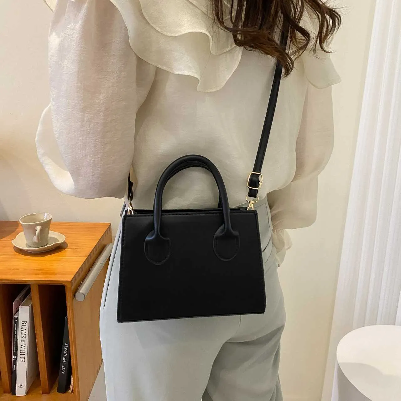 Sac de créateur Minimum petit sac carré noir entièrement assorti avec portefeuille à poignée supérieure, sac à bandoulière de travail classique. Y241118_voghion.com