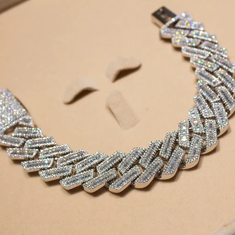 Bracciale cuban link in moissanite iced out per uomo in argento_voghion.com