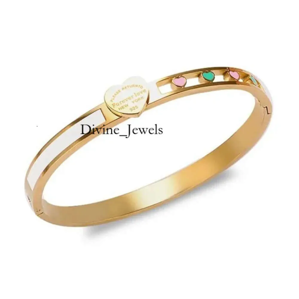 Designer Jewelry Jewelry Gold Woman Shape Stainless Steel Bangles & Bracelets Big Heart Tag White Shell Bracelet For_voghion.com