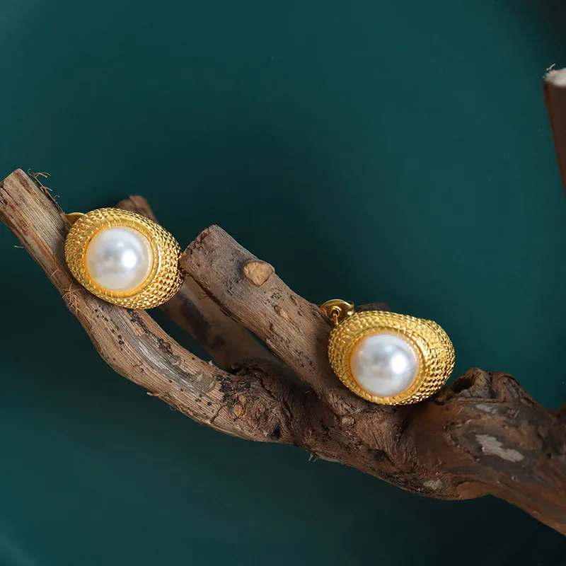Minimalistisches Design, modische französische, klobige Perlenohrringe aus Edelstahl mit Goldbeschichtung in C-Form für Damen_voghion.com