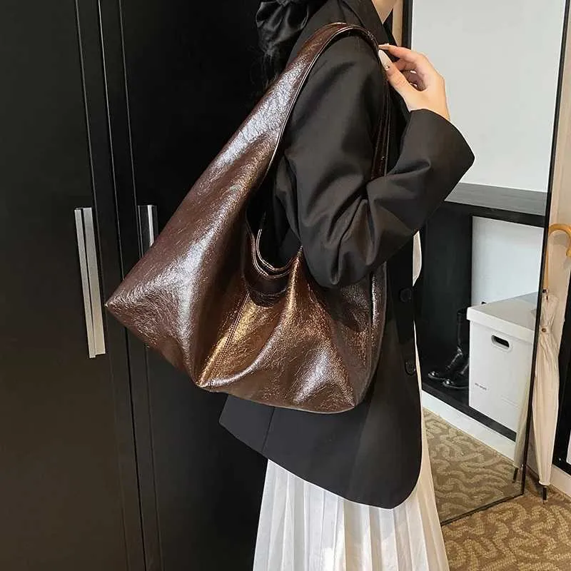 Sac à bandoulière d'hiver pour femme en cuir PU de grande taille LEFTSIDE Design 2024 Nouvelle tendance Y2K Sacs à main et portefeuilles_voghion.com