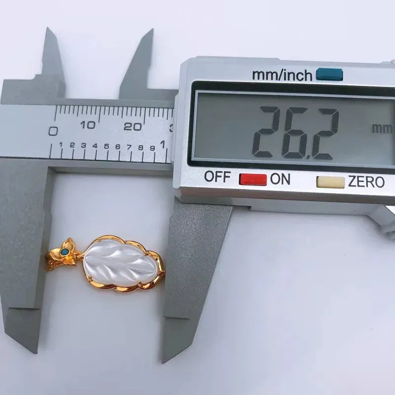 RUIYI Echter weißer Perlmutterfalter-Anhänger, reines AU750-Gold, Zweig-Jadeblatt-Halskette für Damen, exquisiter Schmuck, Geschenk 240618_voghion.com