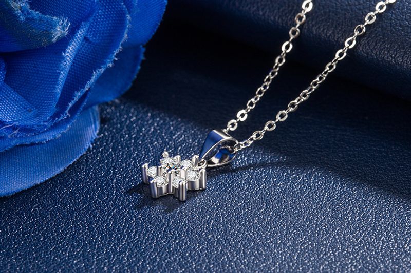 Collana con ciondolo in zircone semplice da donna con fiocco di neve, ipoallergenica e resistente allo sbiadimento, corta con clavicola_voghion.com