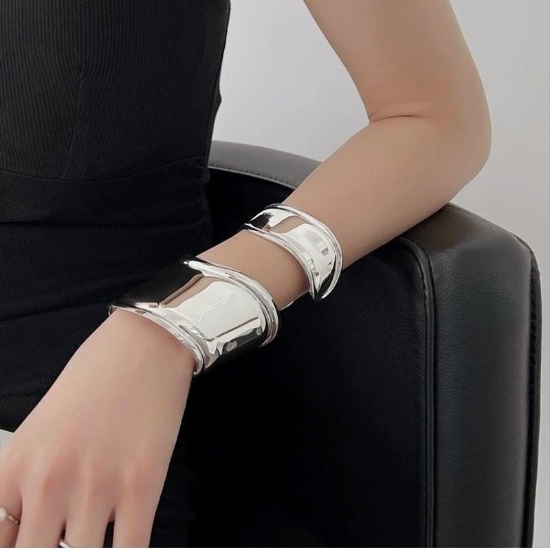 Bracciale rigido donna in metallo ondulato - bangle geometrico_voghion.com