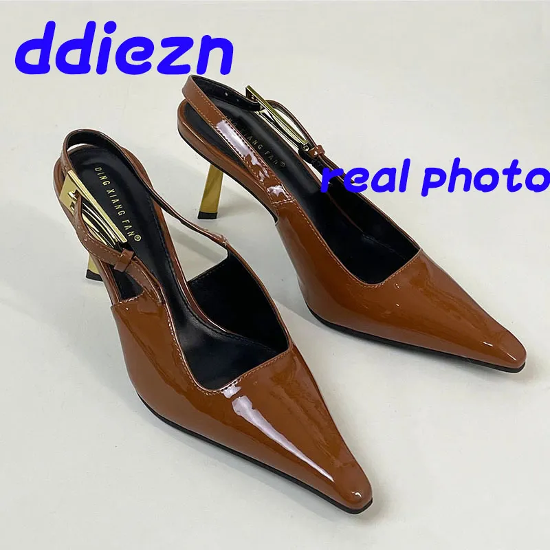 Sapatos de salto alto femininos com fivela de metal, bico fino, sandálias femininas, calçado marrom Ce88_voghion.com
