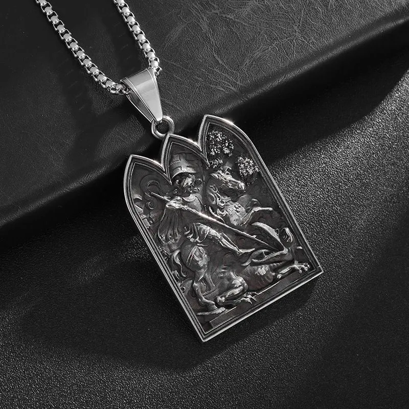 Collana con ciondolo in acciaio al titanio Hip Hop George The Dragon Slayer placcato in oro vero da uomo_voghion.com