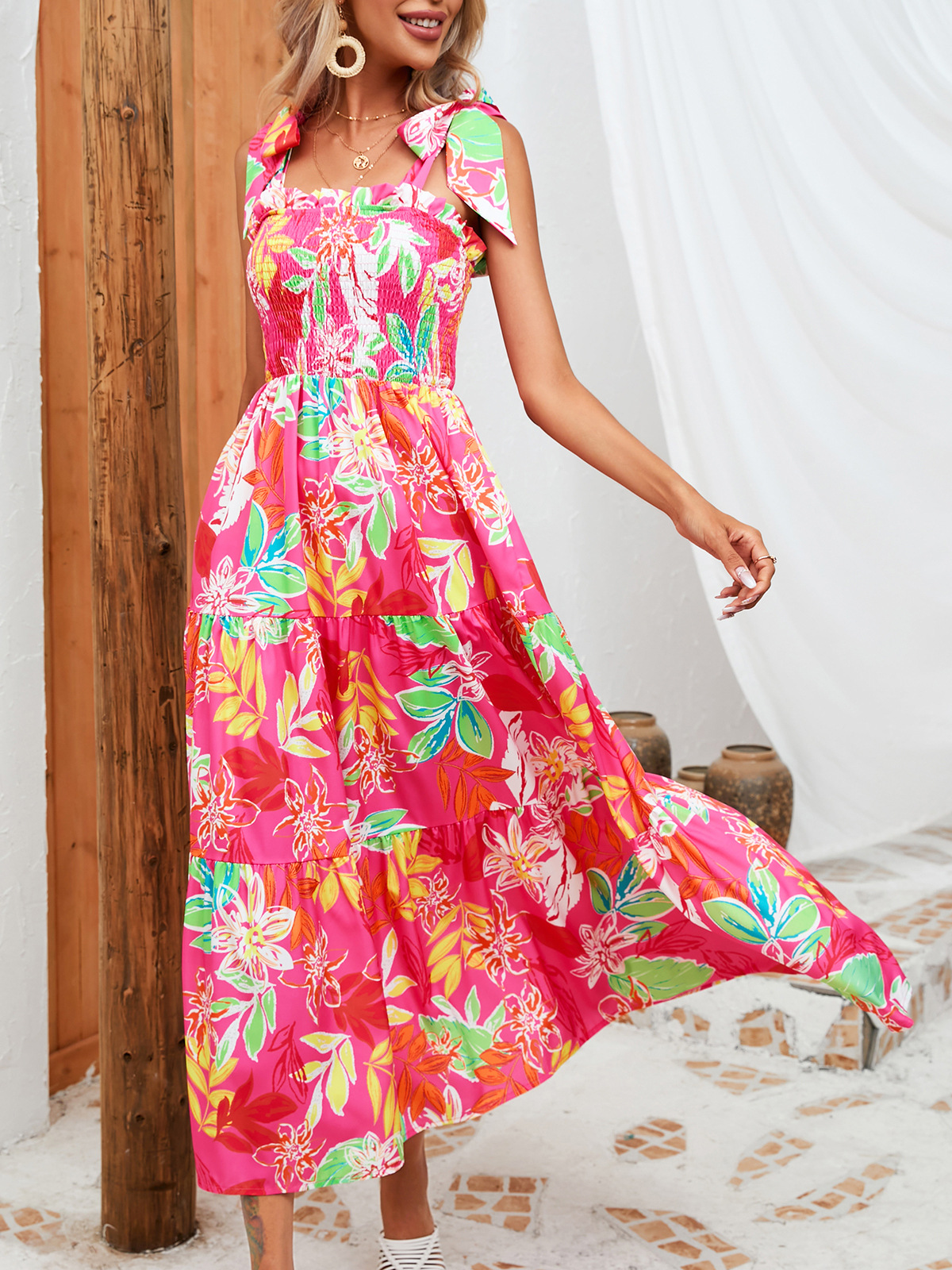 Damenkleid „2024 Summer“ mit Blattmuster und Wickeldesign und Bindeband_voghion.com