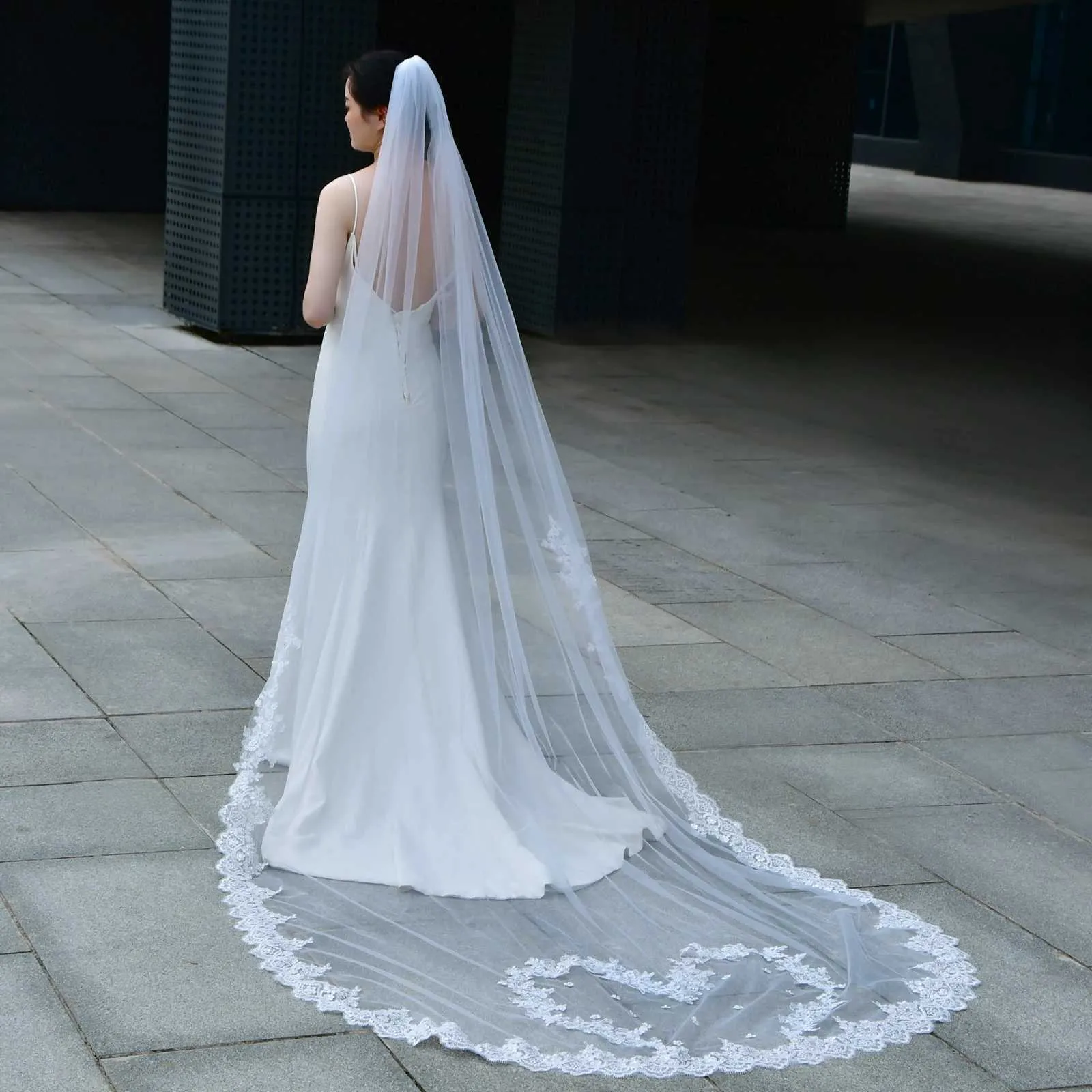 Bijoux de cheveux V163 Voile en forme d'amour Long Voile de mariée Cathédrale 1 niveau Appliques en dentelle Bord Mantilla Large Mariage_voghion.com