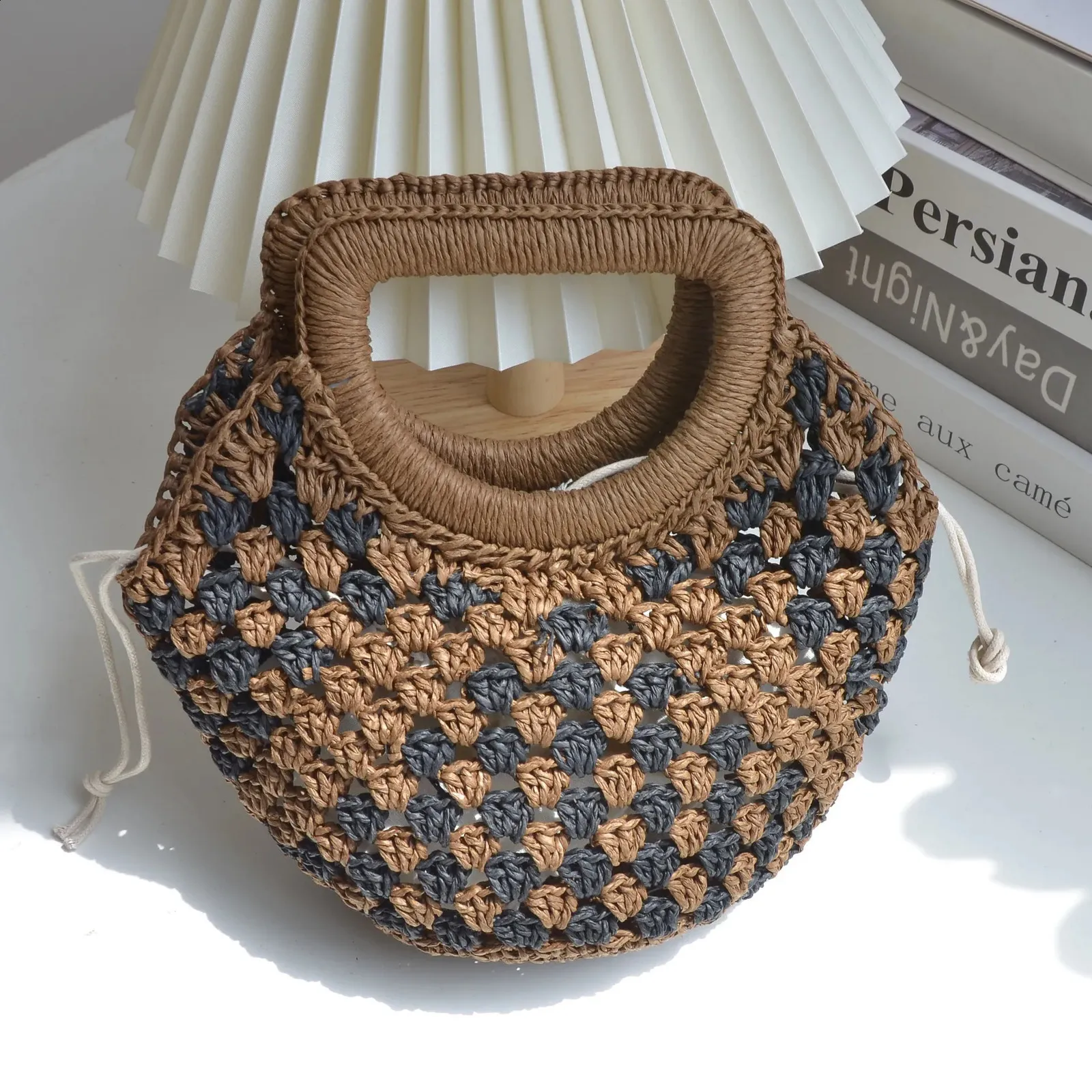 Mode gewebte Strohpapierseil-Handtaschen hohle gehäkelte Eimertasche Sommer Mini-Strandtaschen für Frauen Reisekupplung 240813_voghion.com