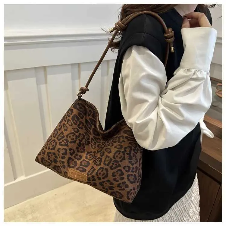 Sac à main de grande capacité pour femme, nouvelle collection automne et hiver, motif léopard, mode, haute texture, polyvalent, pour les déplacements_voghion.com