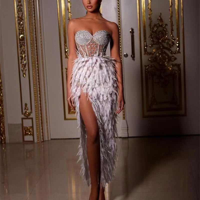 Robe tube fendue haute pour femme, tenue sexy avec plumes, strass et perles, idéale pour une fête d'anniversaire ou un banquet