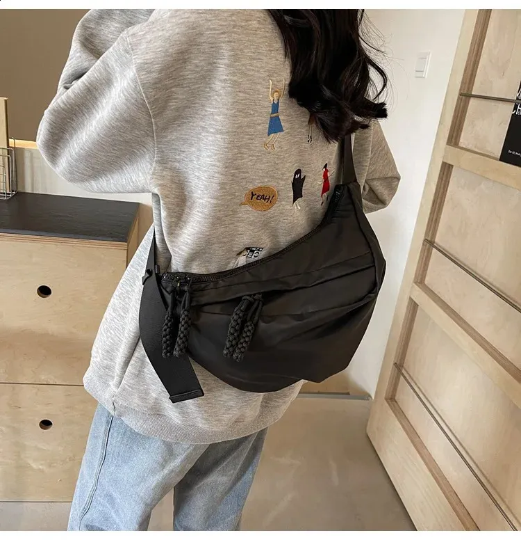 Borsa a tracolla in nylon alla moda, stile punk, tinta unita, grande capacità, multistrato, versatile, con arricciatura_voghion.com