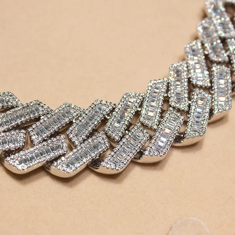 Bracciale cuban link in moissanite iced out per uomo in argento_voghion.com