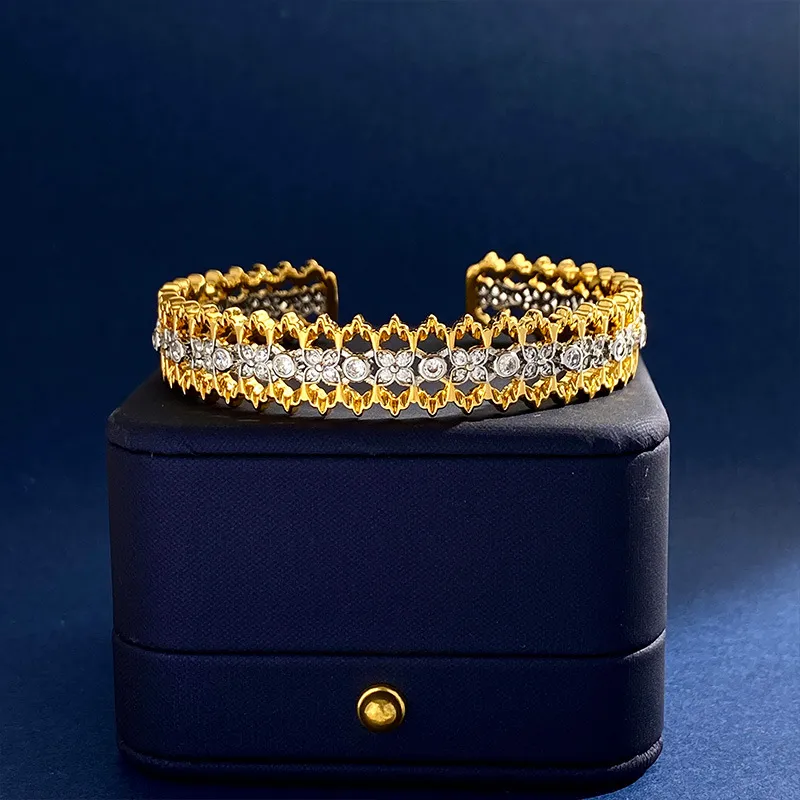 Italy Hollow Clover Designer Bangle Bracelet For Women Sier Bling Lace Sparkling Dia Gold Plated Retro Vintage C_voghion.com