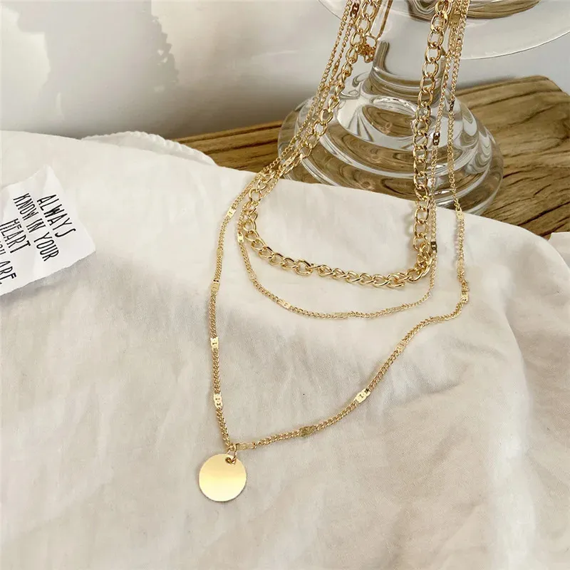 Colliers Collier Vintage sur Chaîne de Cou Bijoux pour Femmes Accessoires Superposés pour Filles Vêtements Cadeaux Esthétiques Mode_voghion.com