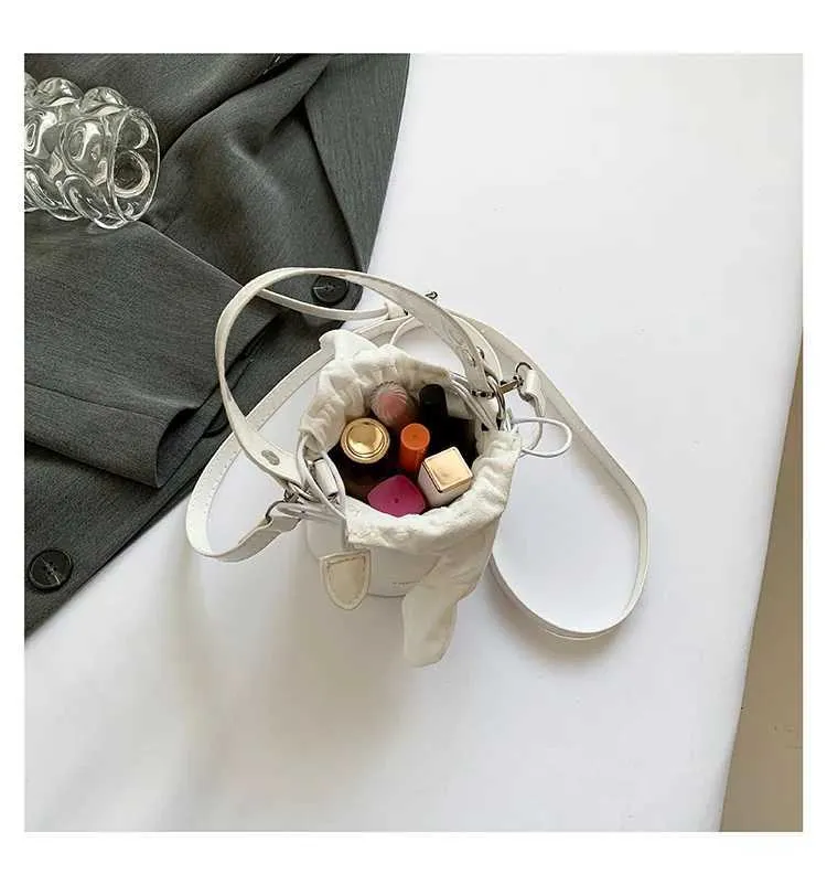 Mini Exquisite Weinrot Hochglanzlack Oberfläche Umhängetasche 2024 Neue Schleife Drstring Unterarm Taschen High Street Lippenstift_voghion.com