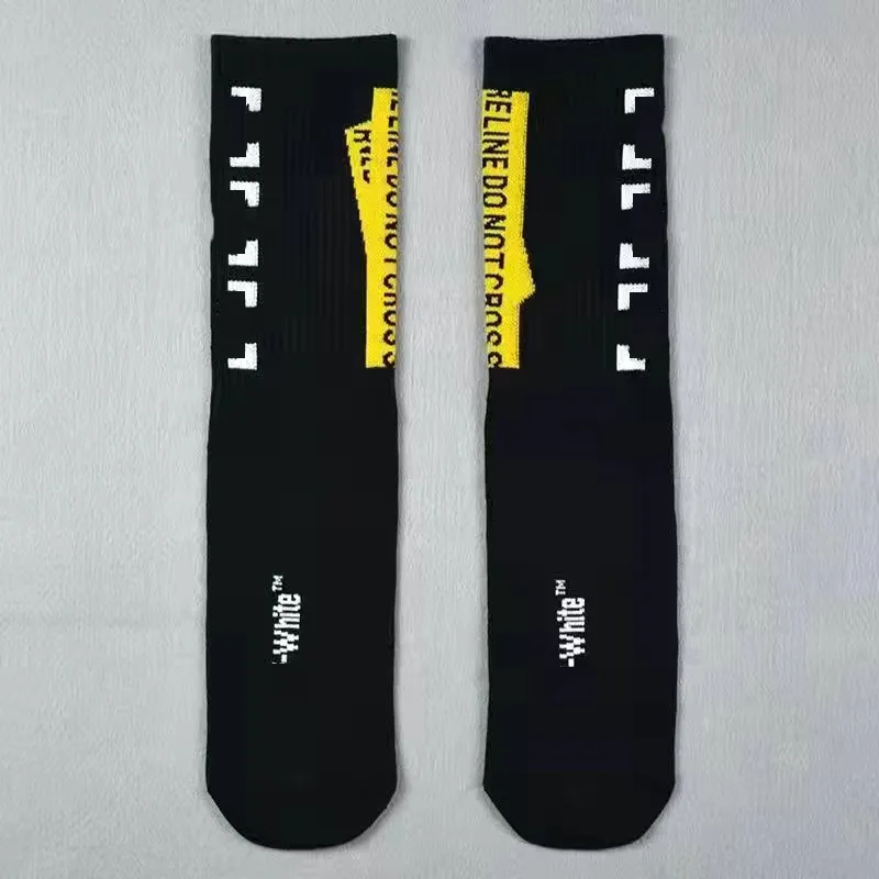 Men's socks Fashion designer Street wear Men's high quality all cotton matched arrow print Breathable black and white rice football socks_voghion.com
