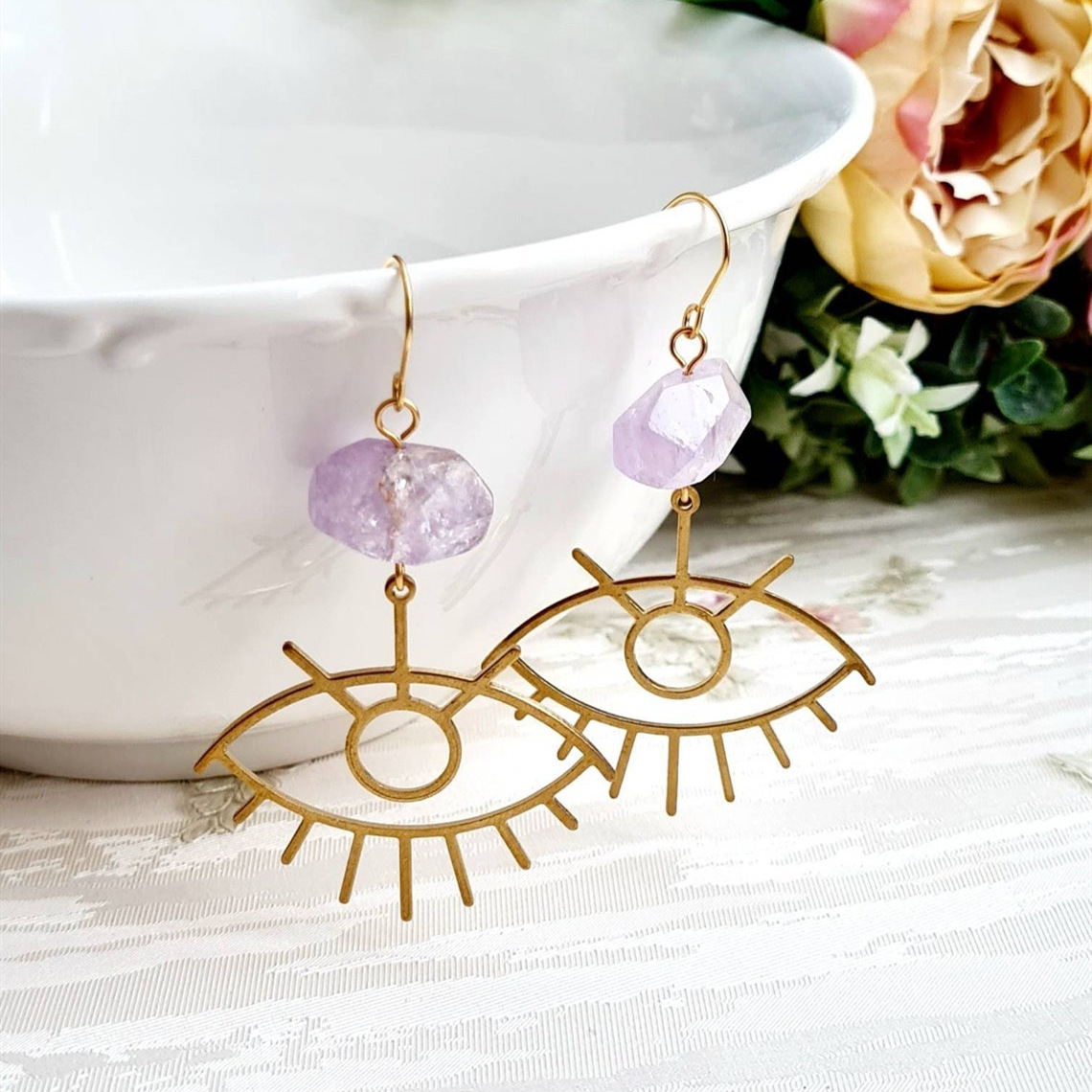 Handgemachte Ohrringe mit bösem Blick aus violettem Kristall_voghion.com