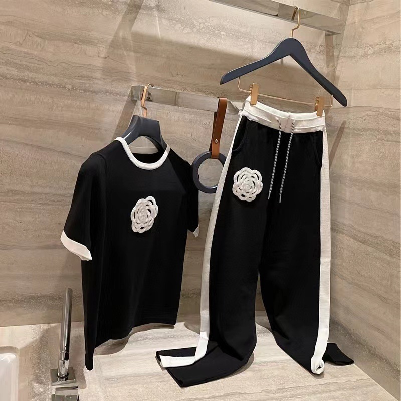 Vêtements pour femmes en tricot sport loisirs costume femmes été nouveau style à la mode et élégant haut de gamme large jambe pantalon deux pièces costume