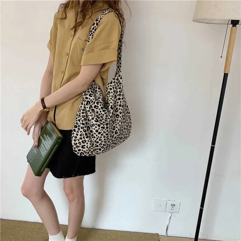 Japanische und koreanische Ins moderne kleine Messenger-Tasche aus Canvas mit Leopardenmuster für weibliche Studentinnen Y241026_voghion.com