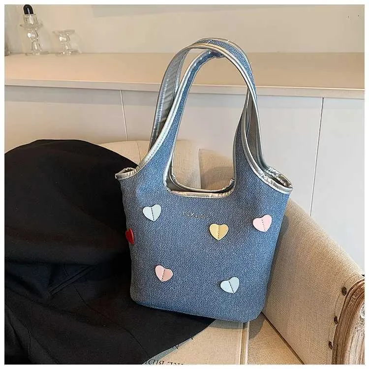 Borsa a secchiello in denim da donna con cuori grande a spalla_voghion.com