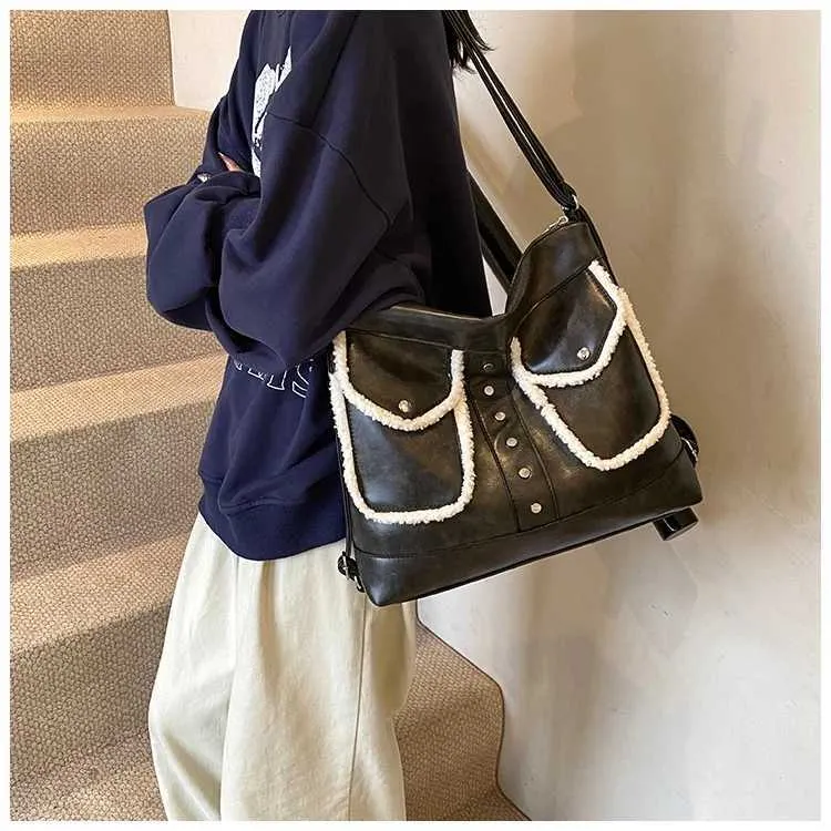 Sac à dos vintage en PU pour femme, sac à bandoulière carré en polaire d'agneau, grande capacité, fourre-tout décontracté pour les déplacements_voghion.com