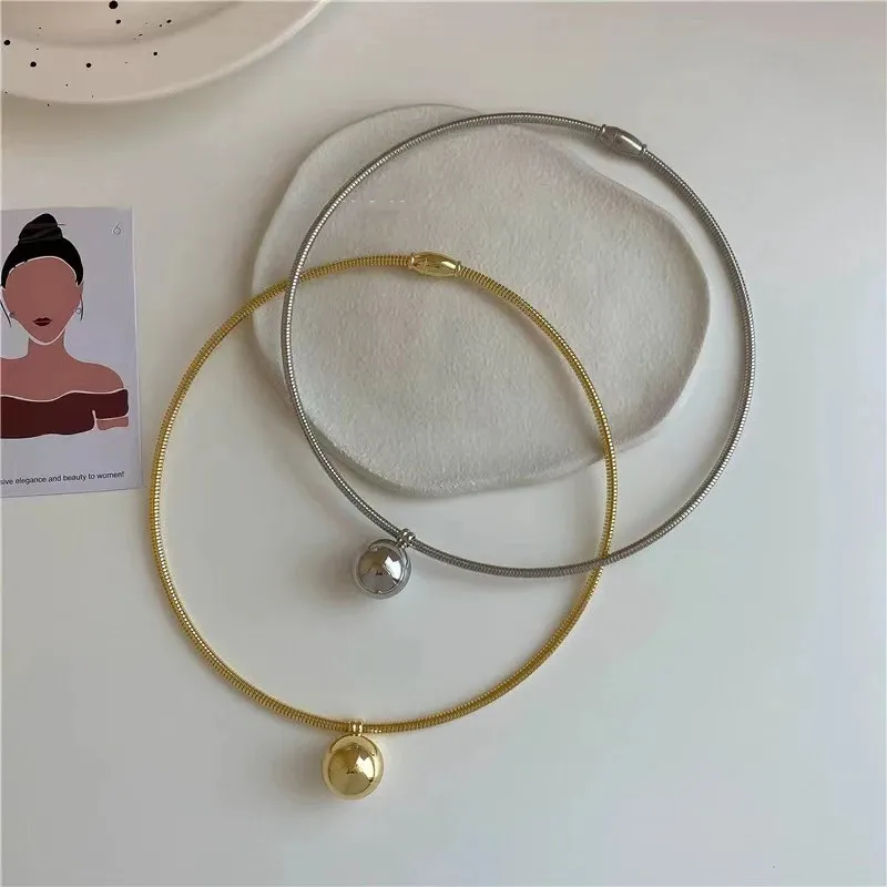 Collane Ciondolo a sfera rotonda Acciaio inossidabile Chockers Torques Collana sexy esagerata di gioielli di moda per donne coreane_voghion.com