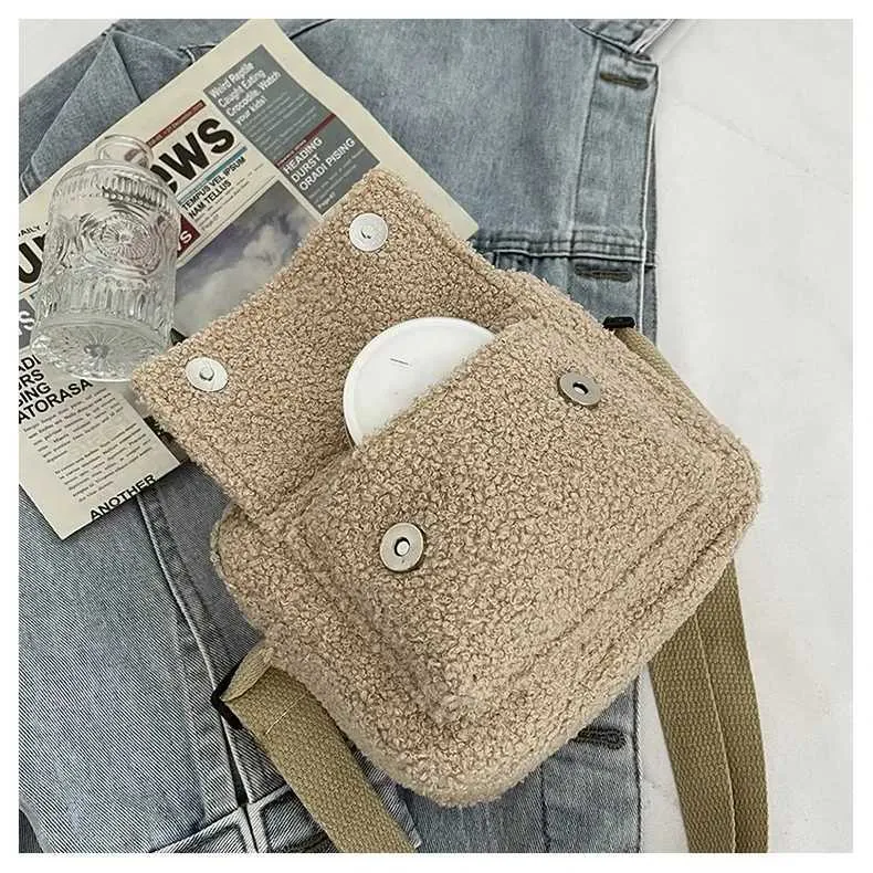 2023 Women Winter Shoulder Bag Lamb Wool Warm Soft Autumn Ins Square Cross-body Portable Casual Beige Khaki Girls Preppy_voghion.com