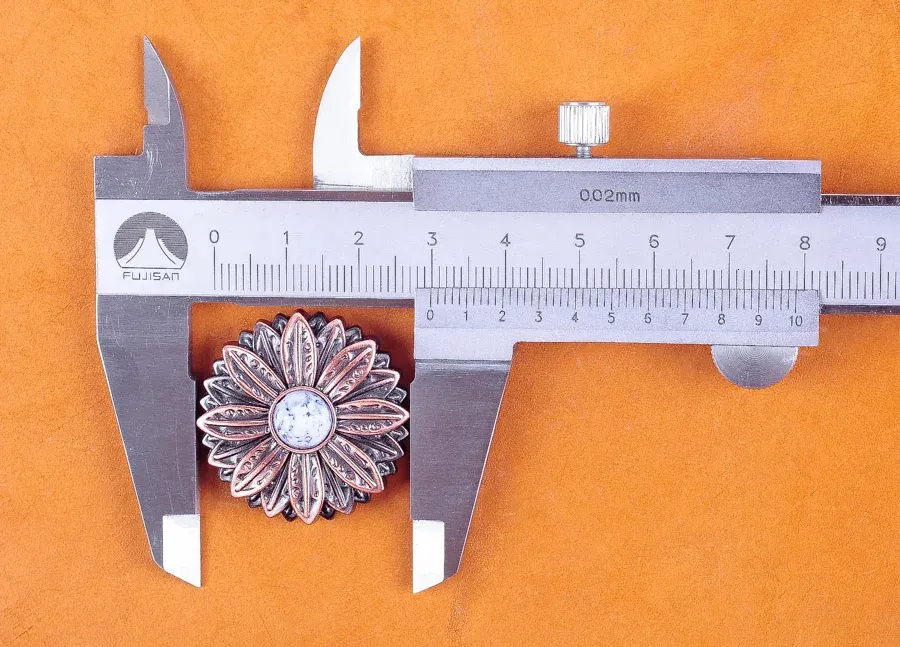 10PCs 30*30MM Künstlerische Metall Blume Antike Kupfer Concho mit Weiß Türkis 240710_voghion.com