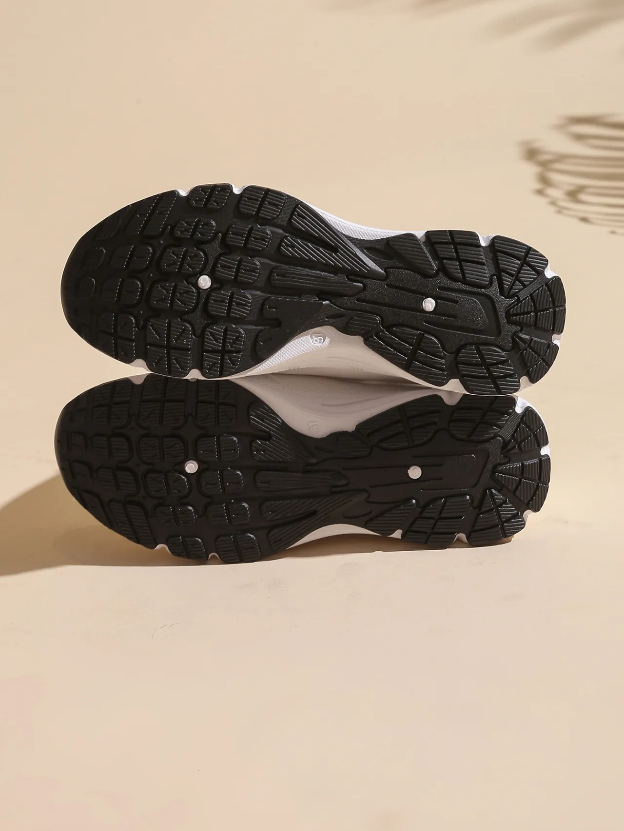 Sport per donne, scarpe casual da corsa in pelle da studentesse, autunno 2024, scarpe da viaggio bianche_voghion.com