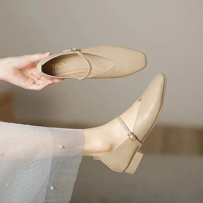 Damskie wiosenne swobodne kwadratowe noski niskie miękkie podeszwy Lolita płaskie baleriny czerwone damskie eleganckie francuskie retro klamry Mary Janes_voghion.com