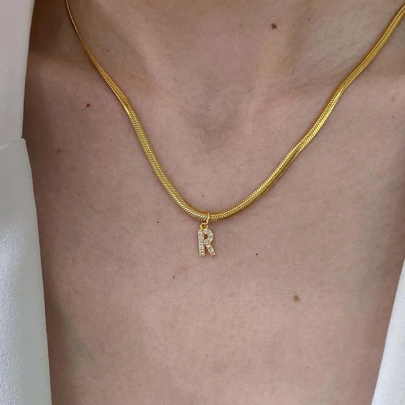 Buchstaben-Anfangsketten Gold Alphabet eingelegter Diamant Designerschmuck Frauen benutzerdefinierte Anhänger Halskette Schmuck_voghion.com