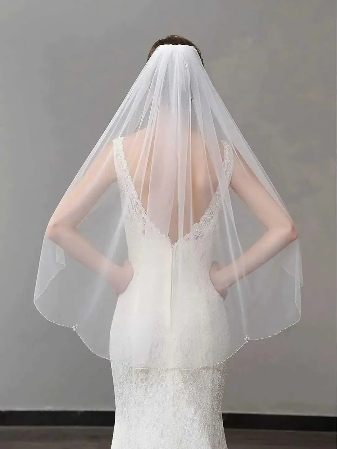 Hair Jewelry V118 1T Pearls Bridal Fingertip Scalloped Edge Rhinestones Crystal Wedding Veil With Comb Short Elegant_voghion.com