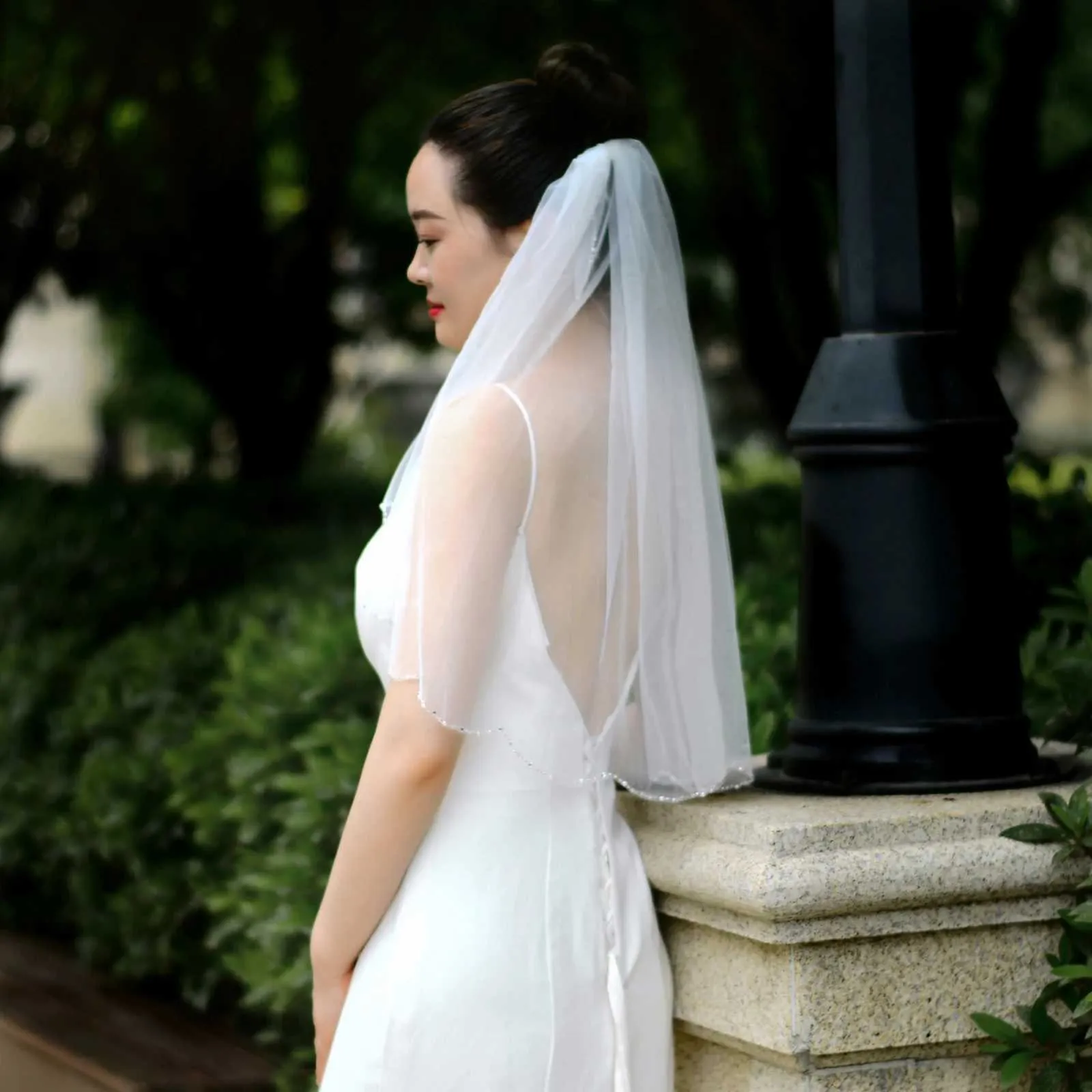 Hair Jewelry Short Wedding Veils Rhinestones Bridal Veil Crystal Beaded Bead Edge 60CM with Comb Bachelorette Party_voghion.com