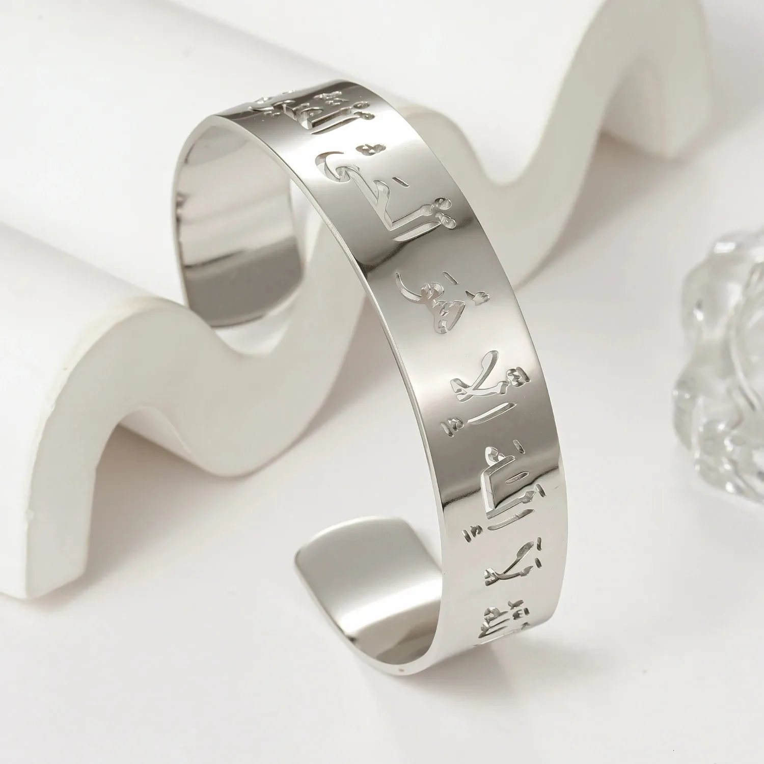 Braccialetto regolabile personalizzato con nome arabo cavo in acciaio inossidabile, aperto, largo, regalo musulmano per le donne_voghion.com