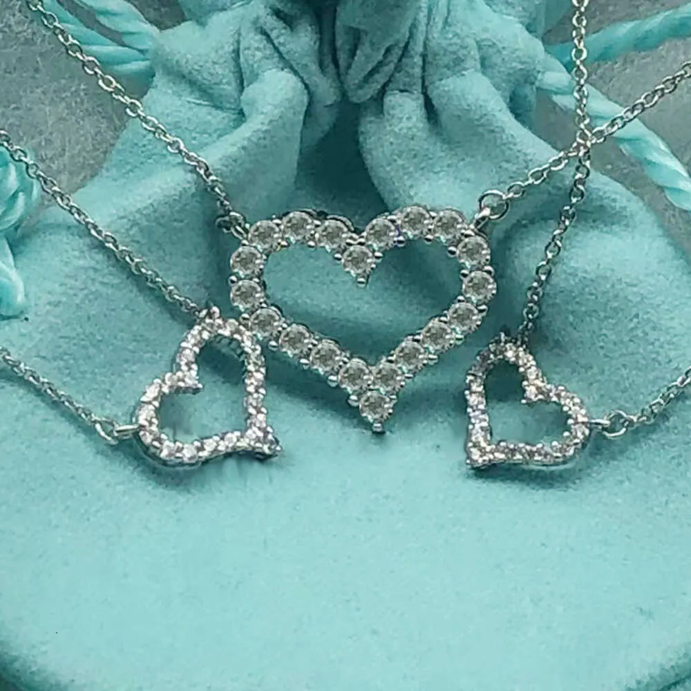 Collana in argento sterling leggero tempestato di diamanti Collana femminile a forma di cuore Collana con ciondolo a forma di cuore in platino e pesca con catena alla clavicola_voghion.com