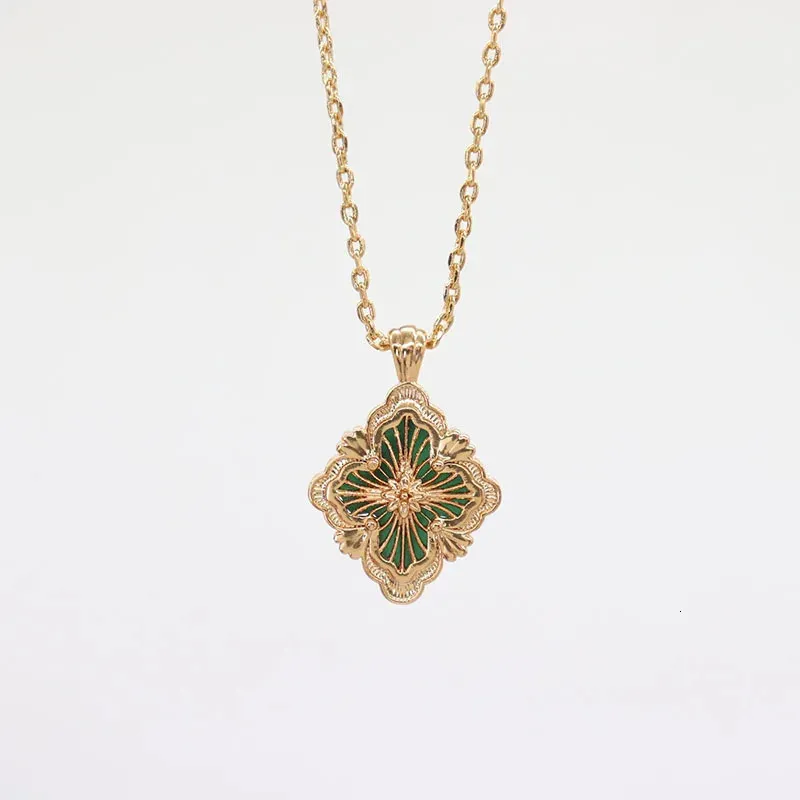 Collana con trifoglio in smalto blu spazzolato italiano, retro, catena per clavicola con fritillaria bianca, ciondolo a forma di fiore colorato da donna, stella polare_voghion.com