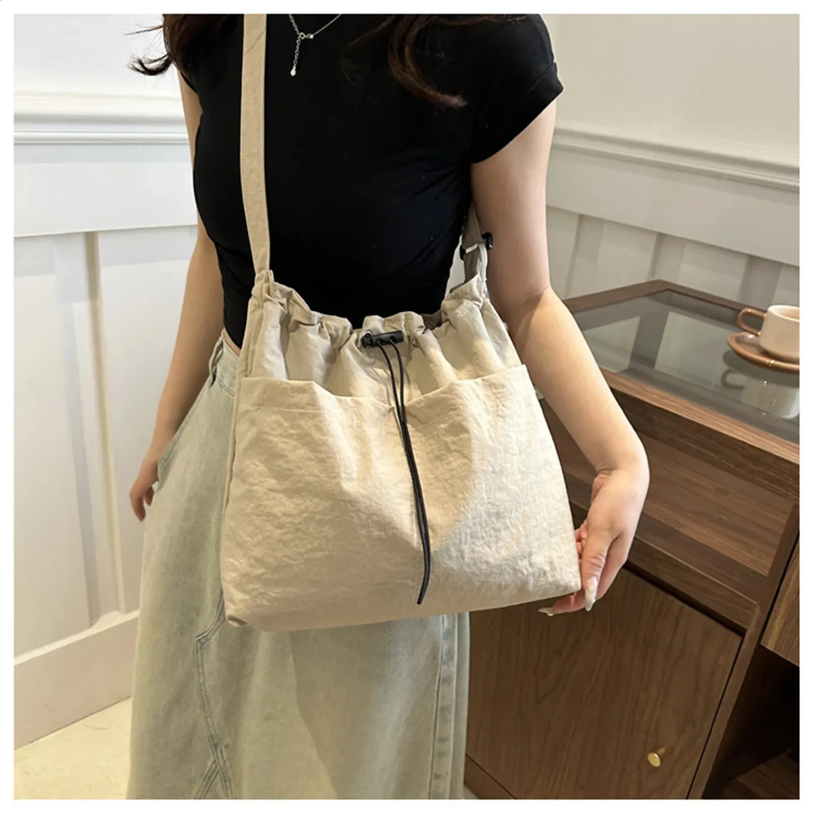 Sac à bandoulière polyvalent de grande capacité pour femme, sac à main fourre-tout minimaliste léger pour l'été 240827_voghion.com