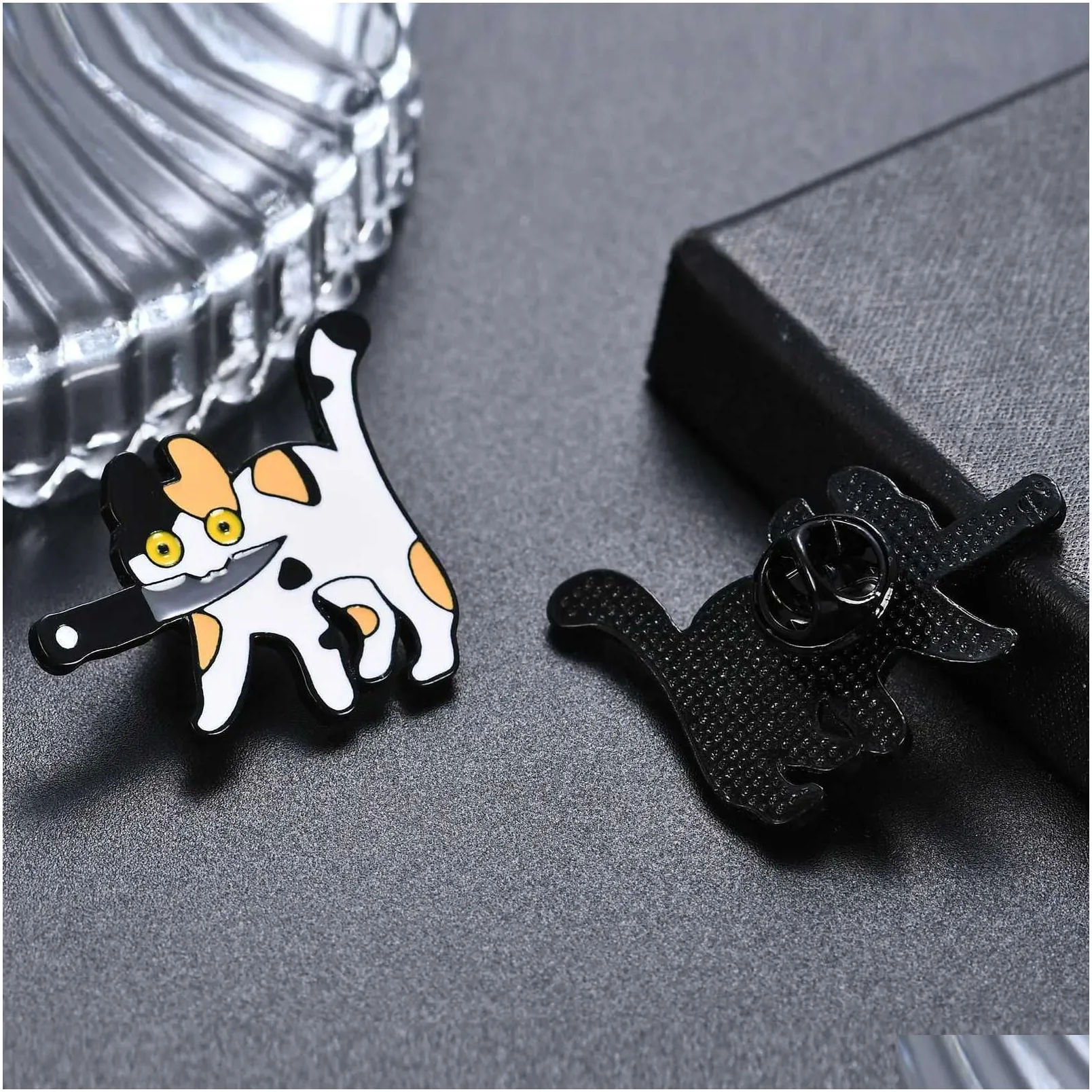 Spille, Spille 2 pezzi Spilla a forma di gatto carino Spilla a forma di colletto con cappuccio in cartone animato Distintivo di animazione Accessori per feste in lega Fibbia per sciarpa Clip per borsa_voghion.com