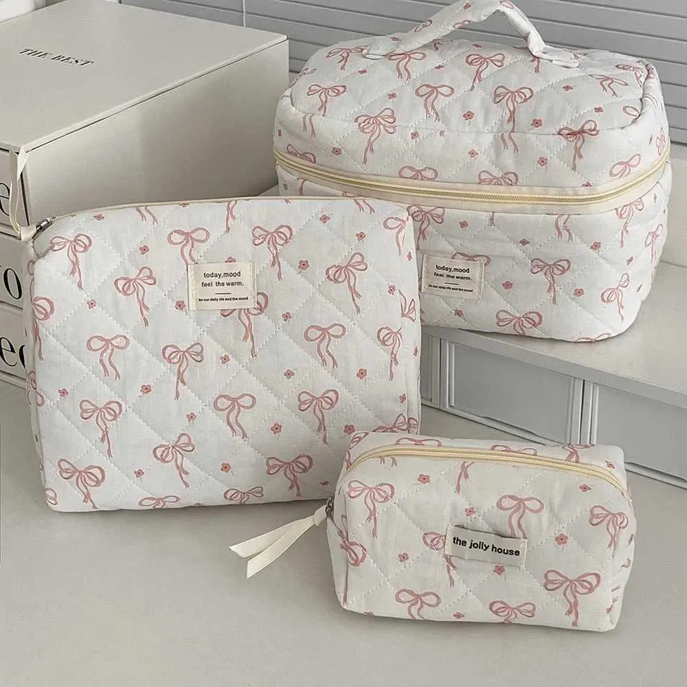 Neue Mode Bogen Frauen Gesteppte Make-Up Tragbare Kosmetik Wc Lagerung Handtasche wer Baumwolle Reißverschluss Tasche Y241023_voghion.com