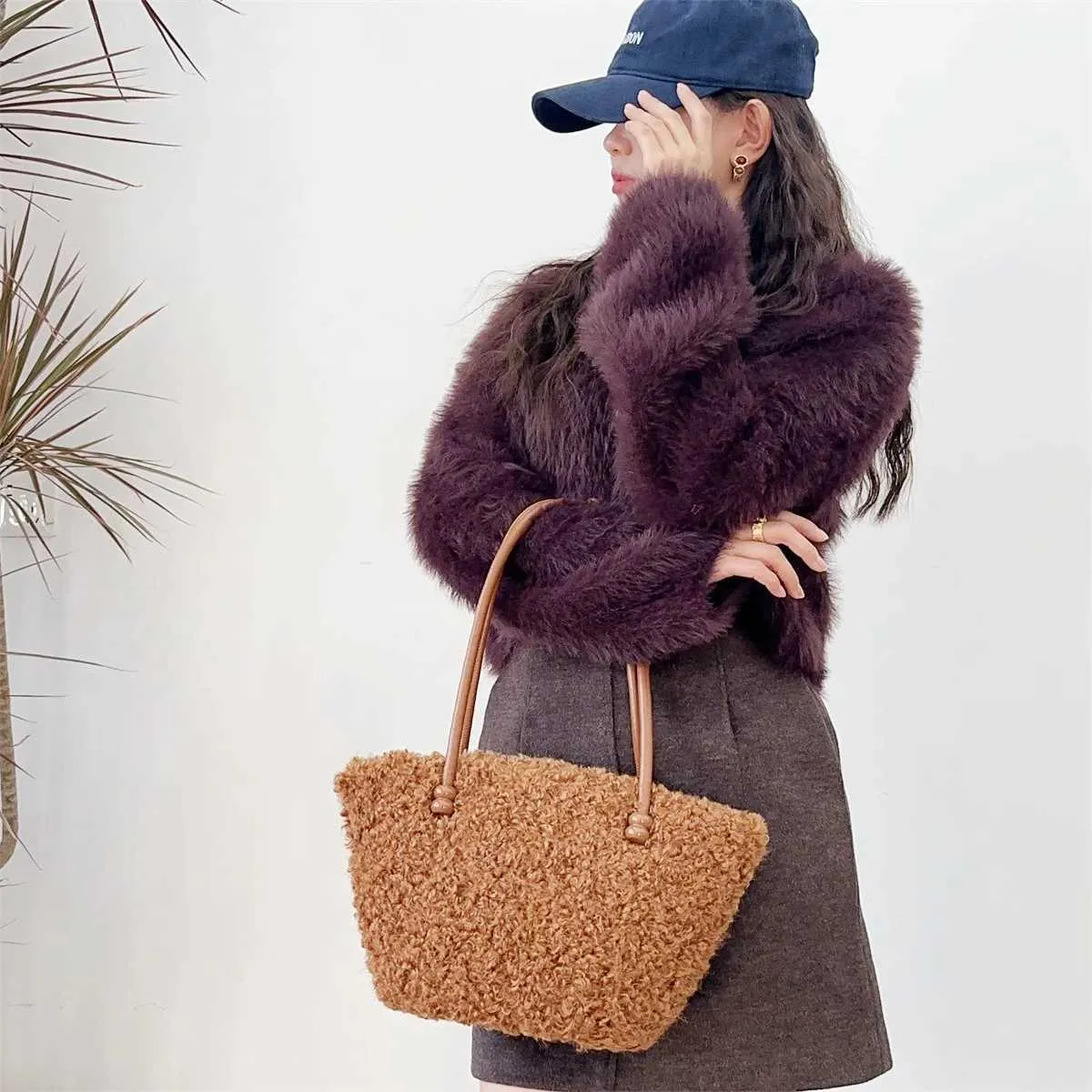 Bolso de hombro de felpa para mujer, de moda, liso, suave, informal, de lana de cordero, de gran capacidad, ligero, para uso diario._voghion.com
