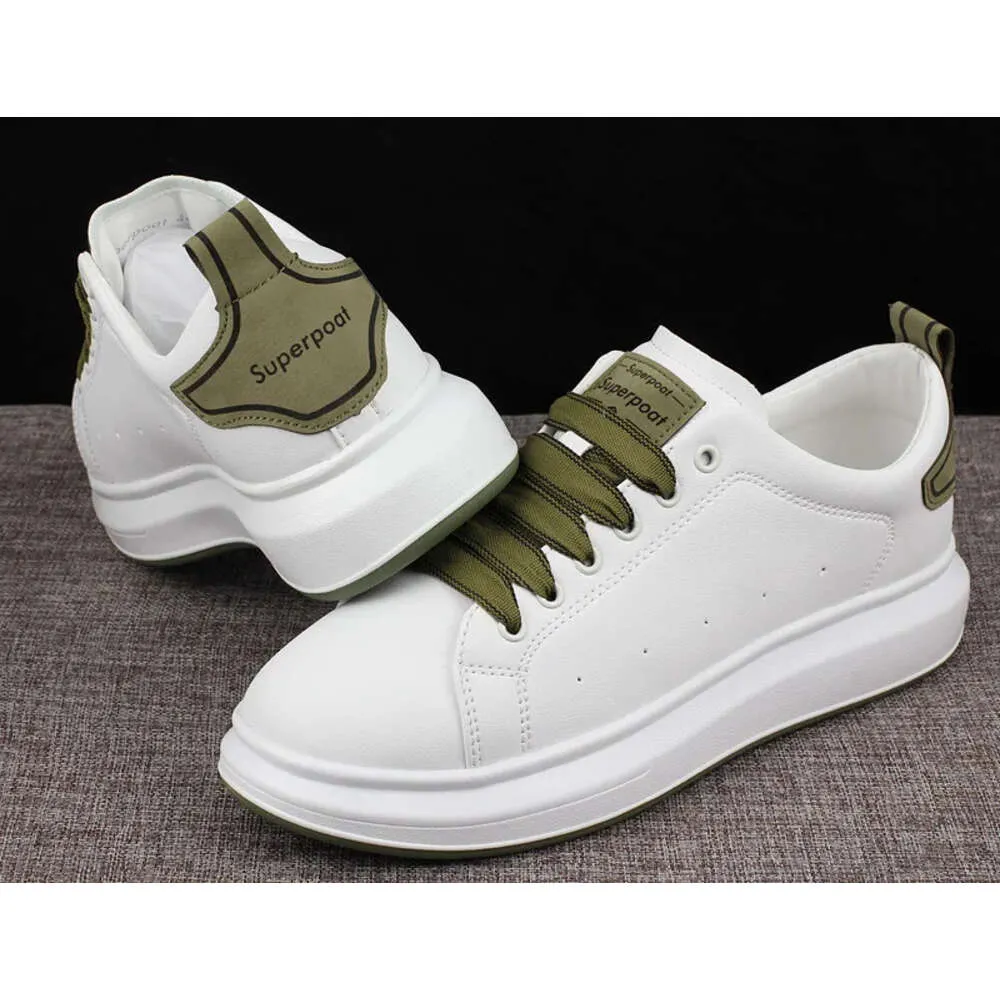 Scarpe da passeggio/tennis comode, casual e con suola spessa, da uomo e da donna, bianche e sportive_voghion.com