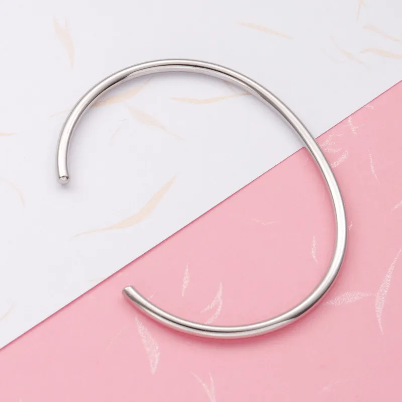 Bracciale rigido aperto alla moda in acciaio inossidabile placcato oro di alta qualità per le donne_voghion.com