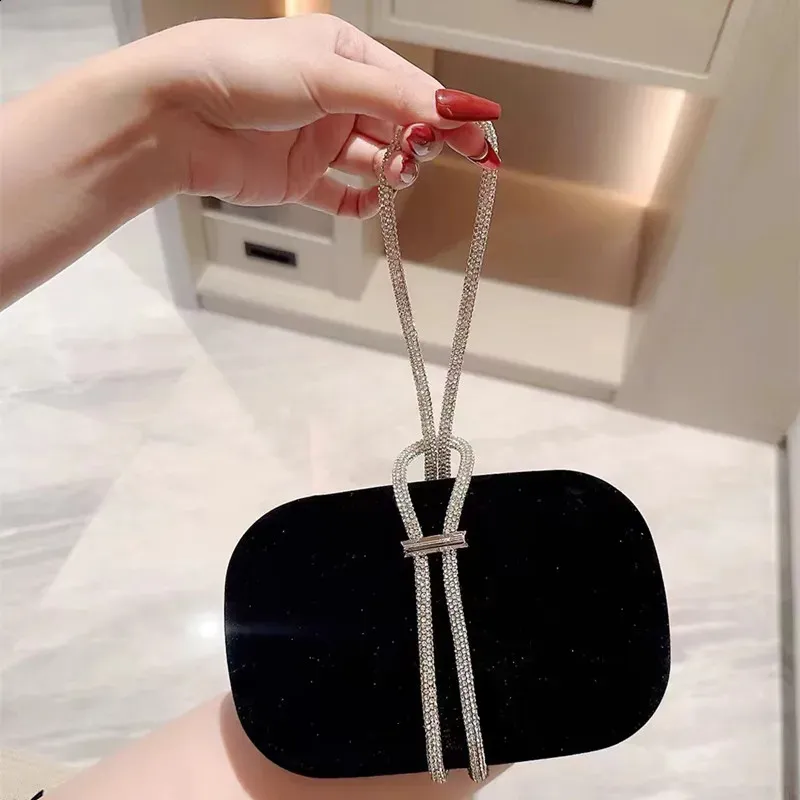 Elegante borsa da sera per donna clutch in seta per damigelle_voghion.com